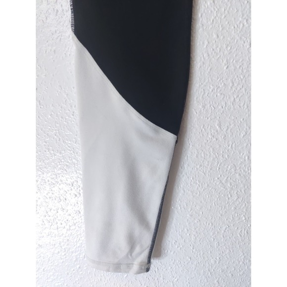 3/$20 Athleta Chanturanga 7/8 Jacquard Black & White Colorblock Leggings XS - Picture 6 of 10